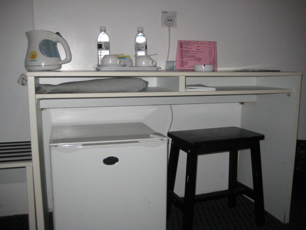Capital O Ridel Hotel Kota Bharu Room photo